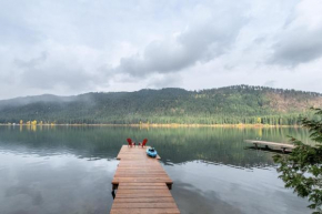 Alpine Lake Escape on Fish Lake by NW Comfy Cabins